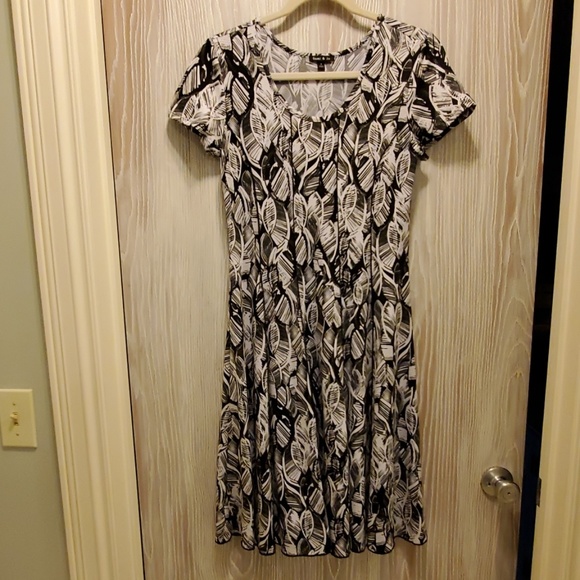Dress - Picture 1 of 4